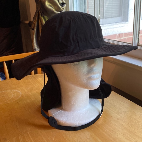 Banana Boat Other - Banana Boat summer hat black in good condition